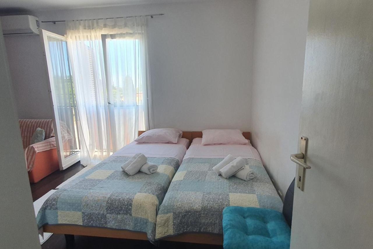 Studio Apartment Ljubica For 2 Persons 150M From The Beach 波雷奇 外观 照片