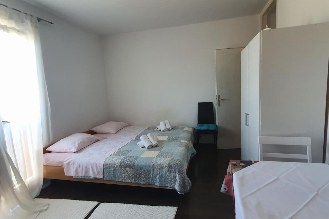 Studio Apartment Ljubica For 2 Persons 150M From The Beach 波雷奇 外观 照片