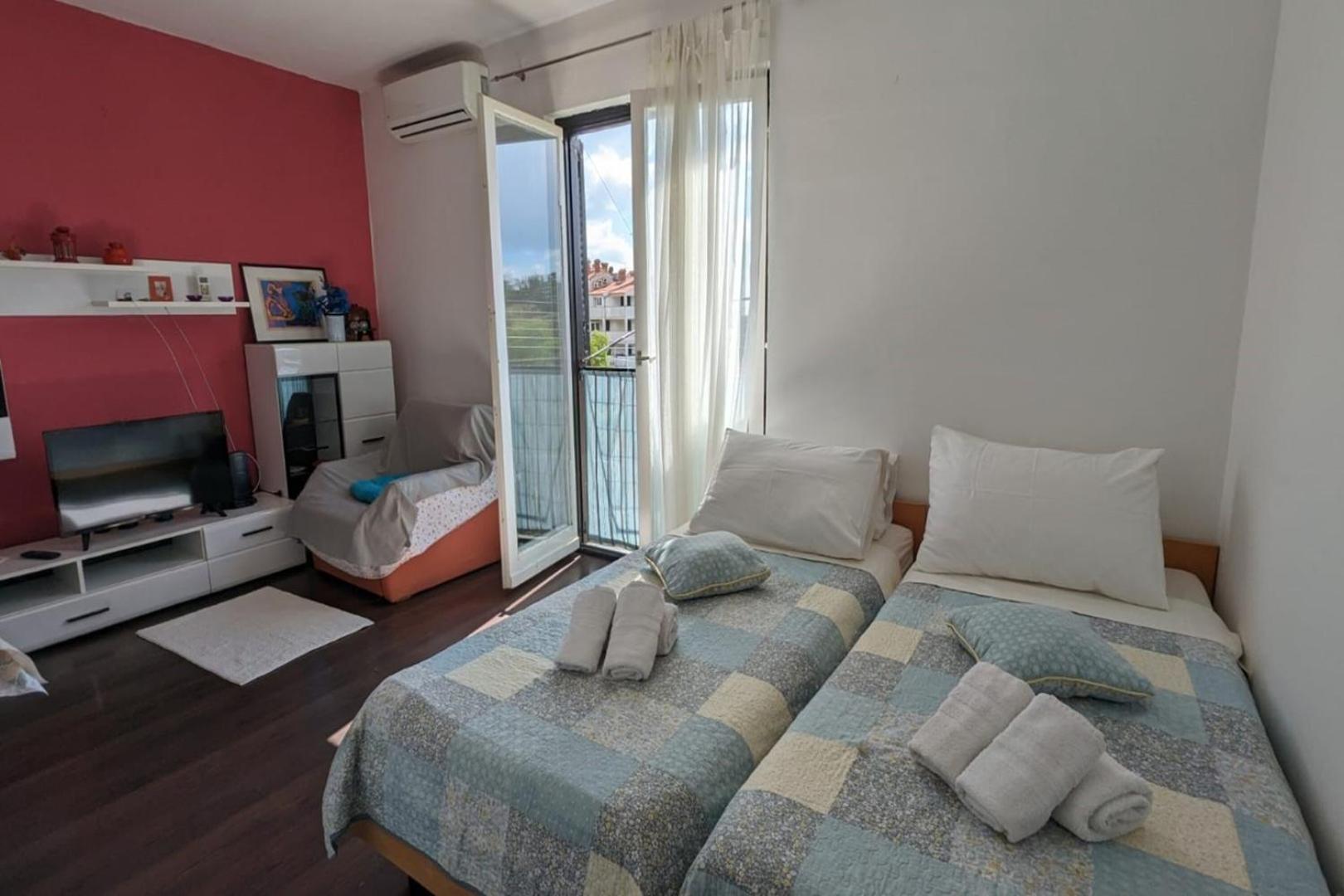 Studio Apartment Ljubica For 2 Persons 150M From The Beach 波雷奇 外观 照片