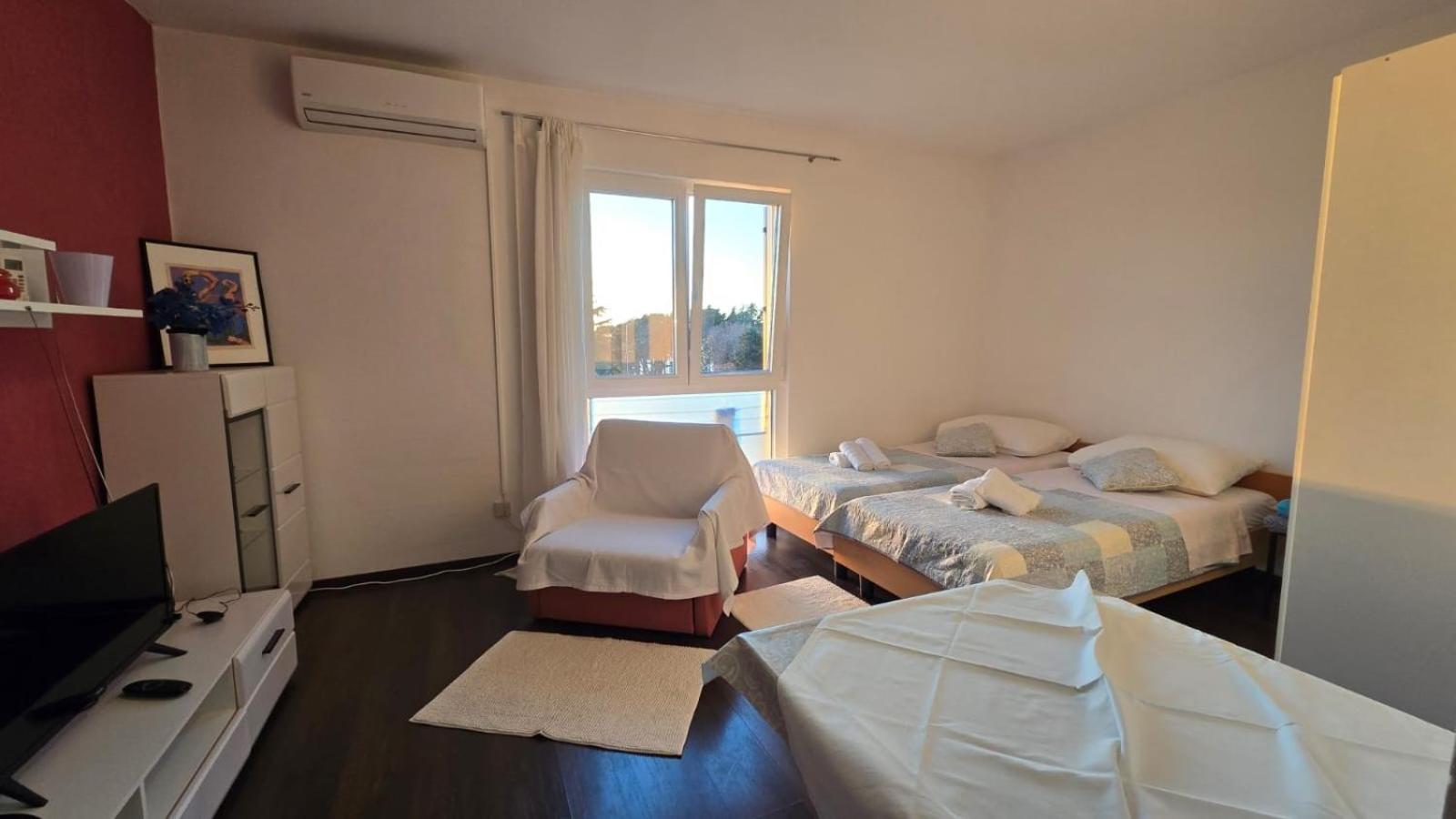 Studio Apartment Ljubica For 2 Persons 150M From The Beach 波雷奇 外观 照片