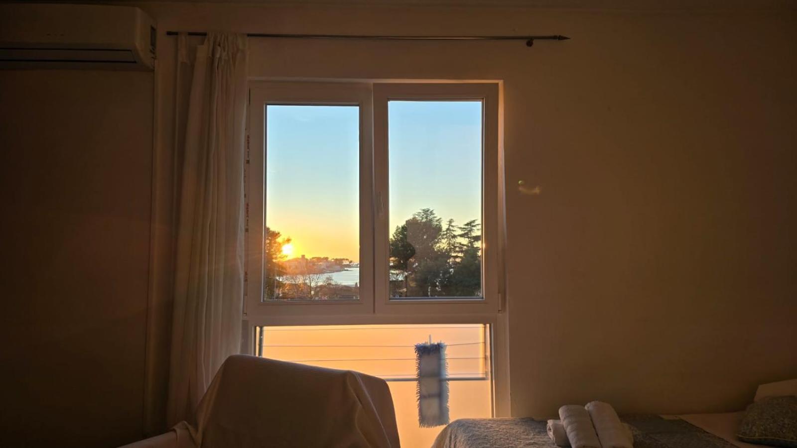 Studio Apartment Ljubica For 2 Persons 150M From The Beach 波雷奇 外观 照片