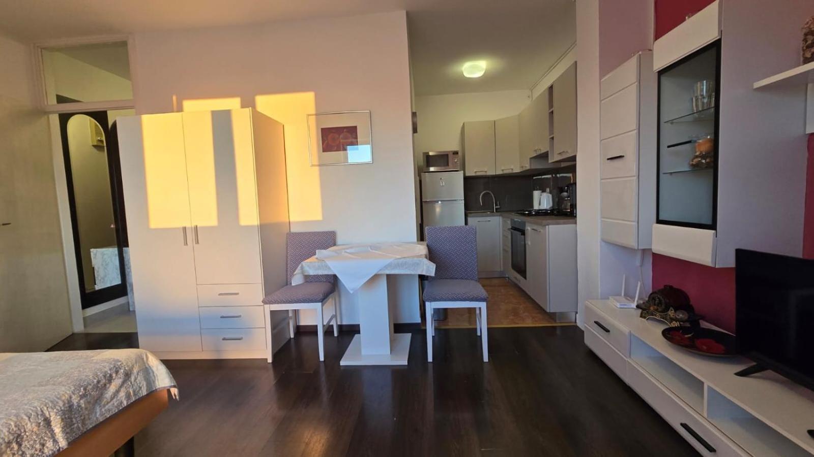 Studio Apartment Ljubica For 2 Persons 150M From The Beach 波雷奇 外观 照片
